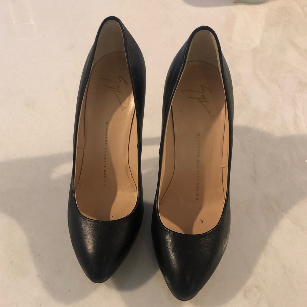 Giuseppe Zanotti black leather pumps 38